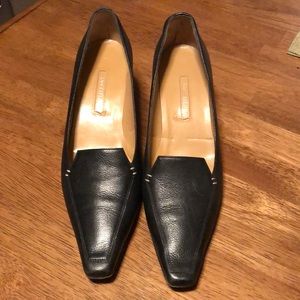 Black leather kitten heel pump